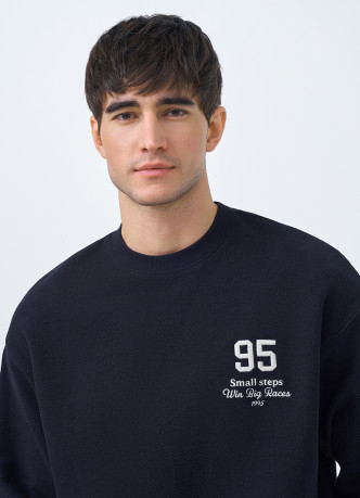 Свитшот с вышивкой