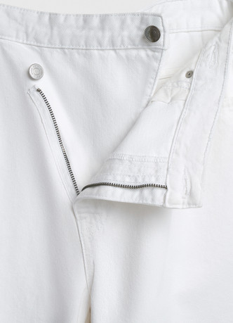 Широкие джинсы с асимметричной застёжкой