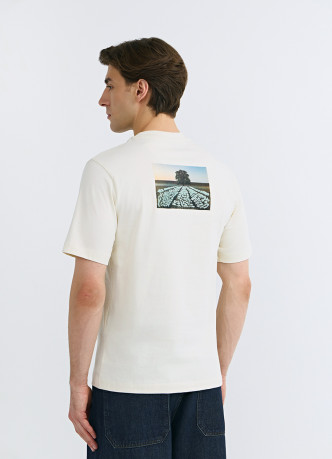 Футболка с принтом и вышивкой