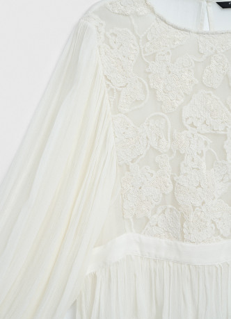 Блузка с обьемным рукавом и вышивкой