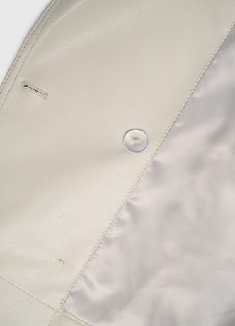 Короткое пальто из искуственной кожи