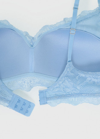 Бюстгальтер из кружева