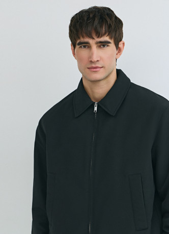 Утеплённый бомбер с отложным воротником