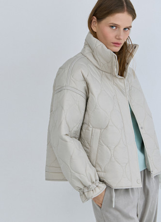 Стёганая утеплённая куртка с воротником-стойкой