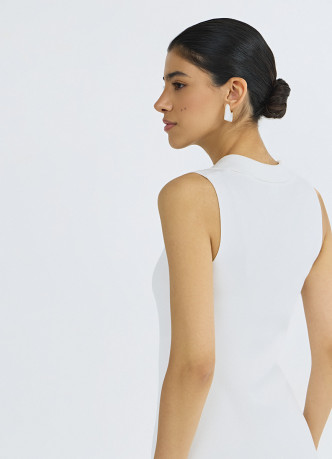 Вязаное платье с воротником-поло