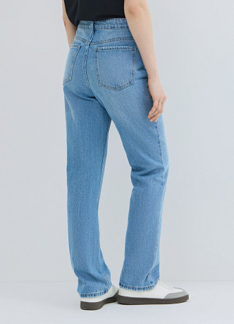 Прямые джинсы со средней посадкой