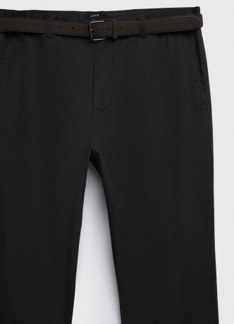 Чиносы с ремнём