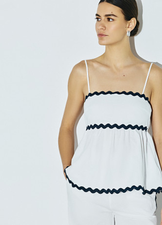 Топ на бретелях с декором