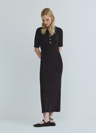 Платье в рубчик с воротником поло