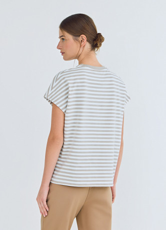 Футболка в полоску со спущенным плечом