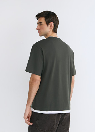 Футболка из плотного хлопка с контрастными деталями