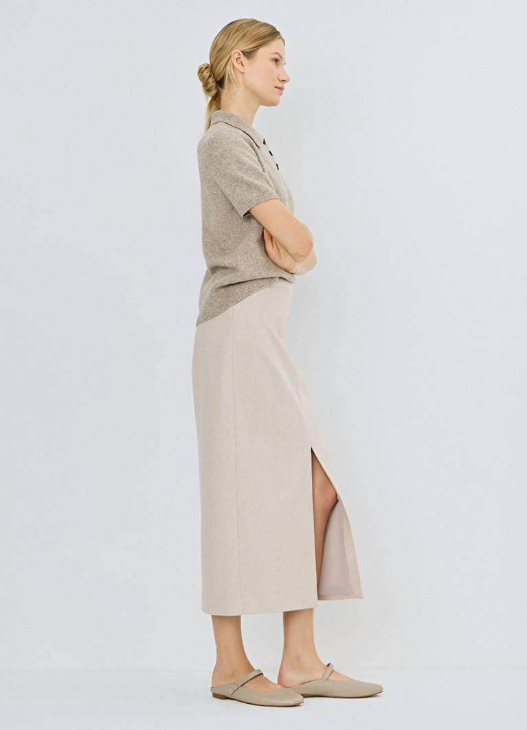 Tabiatda yubka ostida panties yoq Tabiatda yubka ostida panties yoq