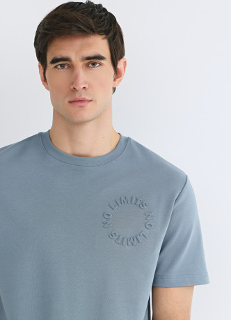 Футболка с объёмным принтом