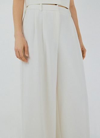 Широкие брюки со складками