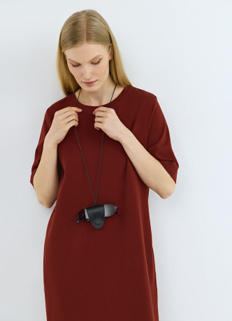 Платье-футболка с разрезом