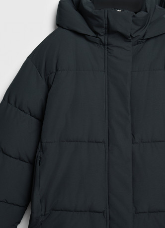 Длинный стёганый пуховик с капюшоном