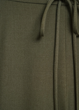 Прямые брюки с эластичным поясом