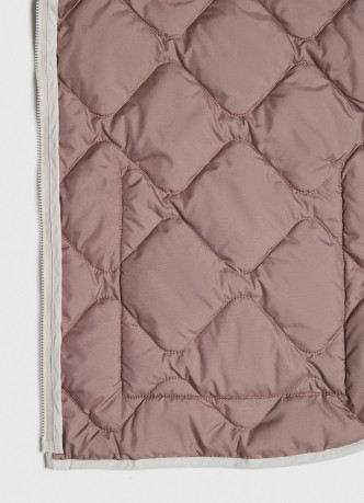 Легкая стеганая утепленная куртка