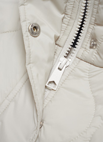 Стёганая утеплённая куртка с воротником-стойкой