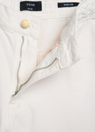 Широкие джинсы из плотного денима с плетеным поясом