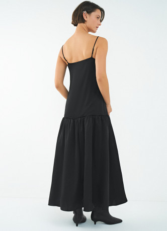 Платье с расклёшенной юбкой и кружевом