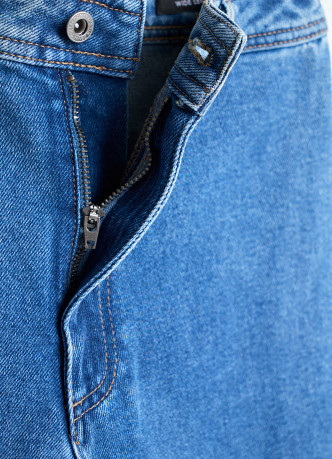 Укороченные широкие джинсы