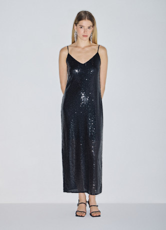 Платье на тонких бретелях с пайетками