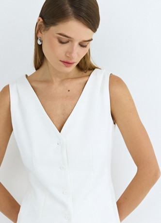 Жилет изо льна на пуговицах