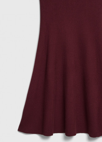 Вязаное платье с воротником-стойкой