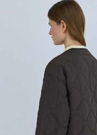 Легкая стеганая утепленная куртка