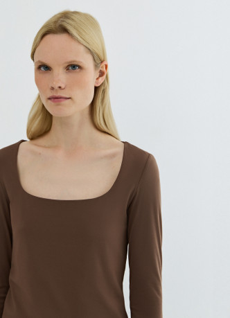 Лонгслив с квадратным вырезом