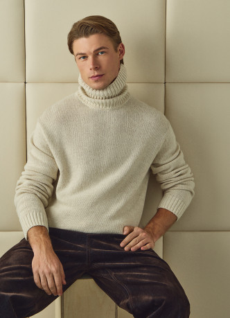 Свитер с содержанием шерсти