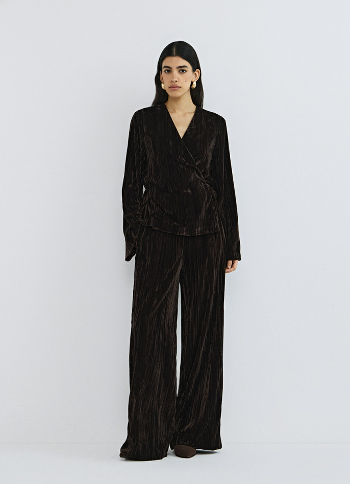 Широкие бархатные брюки