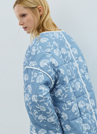 Легкая стеганая куртка