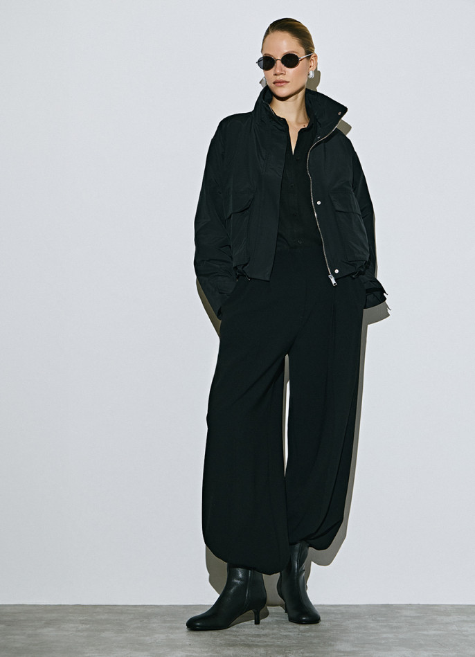 Лёгкая куртка с воротником-стойкой