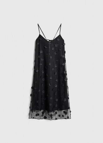 Платье с пайетками и декором в виде цветов