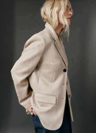 Однобортный жакет из искусственной замши