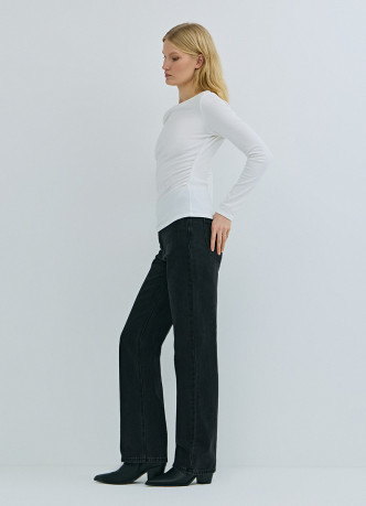 Прямые джинсы с высокой посадкой