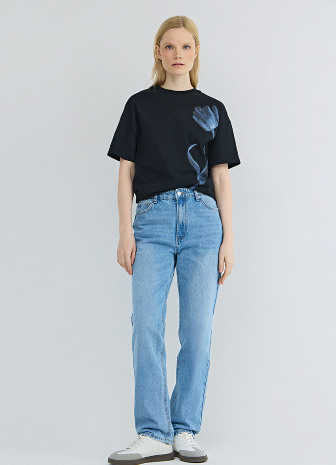 Прямые джинсы со средней посадкой