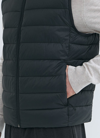 Ультралёгкий жилет с воротником-стойкой