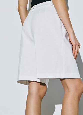 Шорты-бермуды со складками