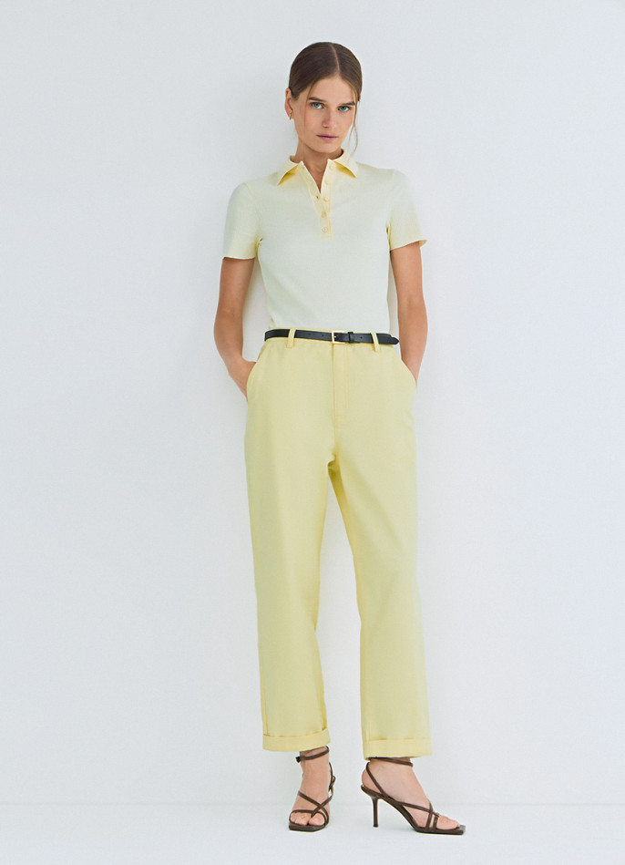 Чиносы с ремнём