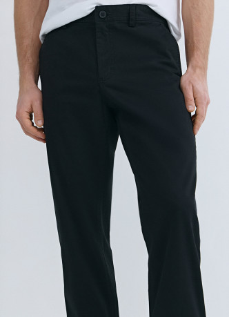 Базовые брюки-чиносы Regular