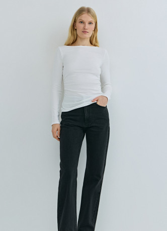 Лонгслив с вырезом лодочкой