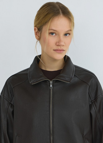 Легкая куртка из искусственной кожи