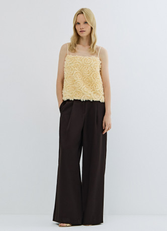 Фактурный топ на бретелях