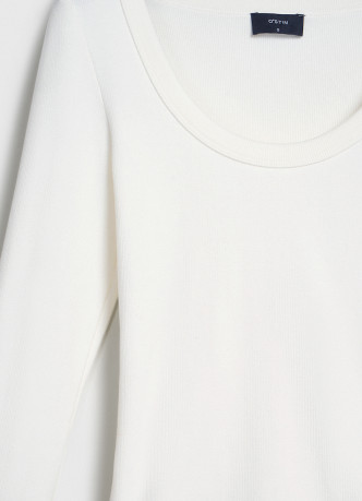 Приталенный лонгслив в рубчик