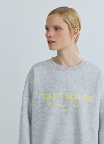 Свитшот с вышивкой