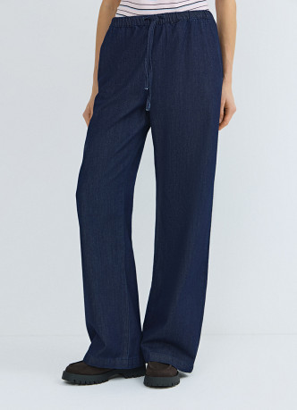 Тонкие джинсы на резинке со средней посадкой