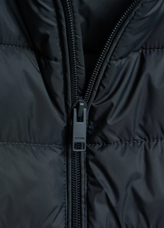 Утеплённая лёгкая куртка с воротником-стойкой